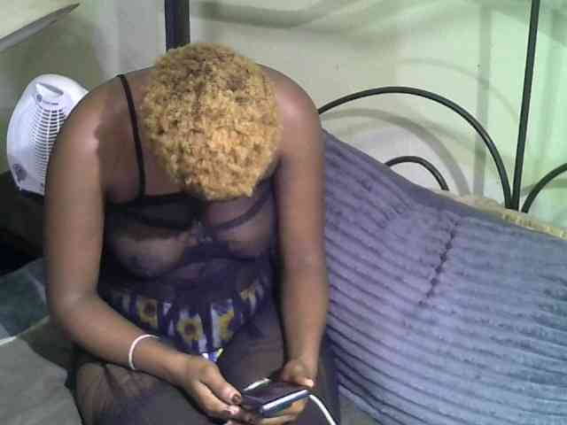 KissMeLuna webcam