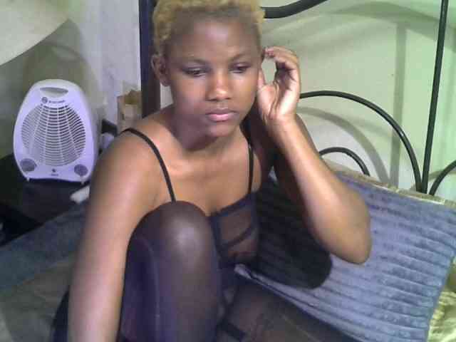 KissMeLuna webcam