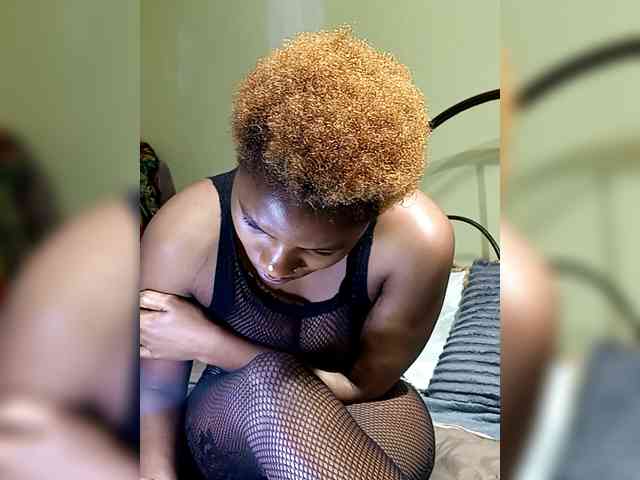 KissMeLuna webcam