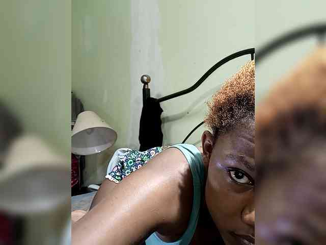 KissMeLuna webcam