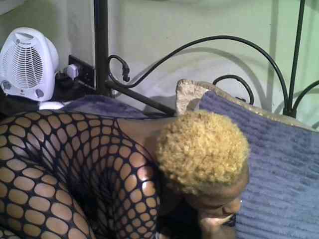 KissMeLuna webcam