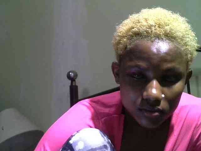 KissMeLuna webcam