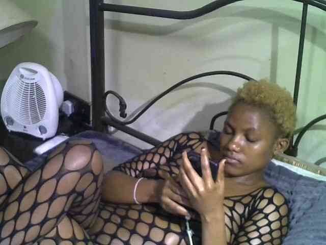 KissMeLuna webcam