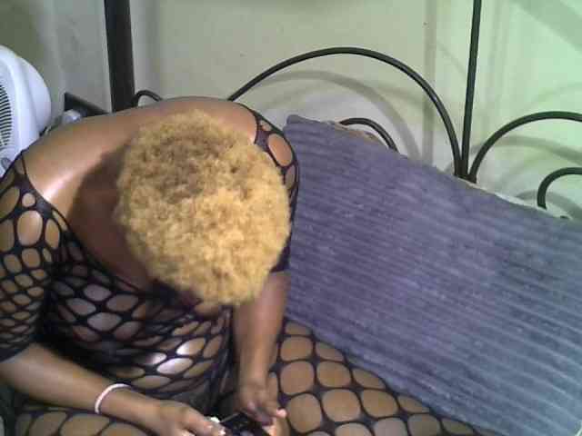 KissMeLuna webcam