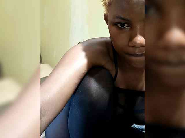 KissMeLuna webcam