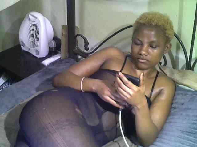KissMeLuna webcam