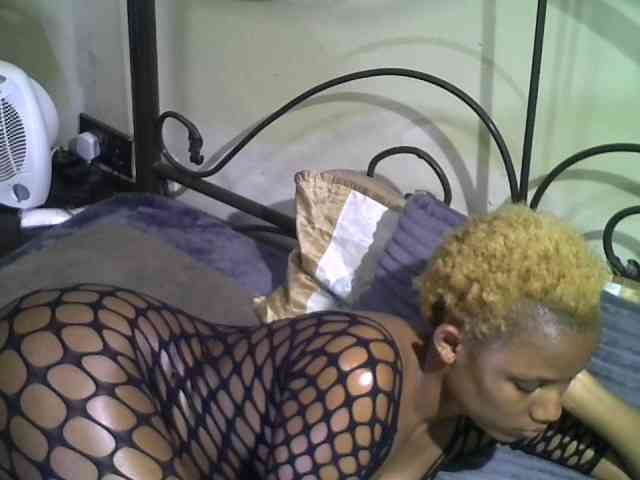 KissMeLuna webcam