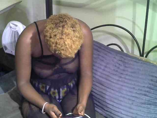 KissMeLuna webcam