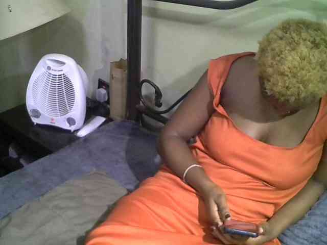 KissMeLuna webcam