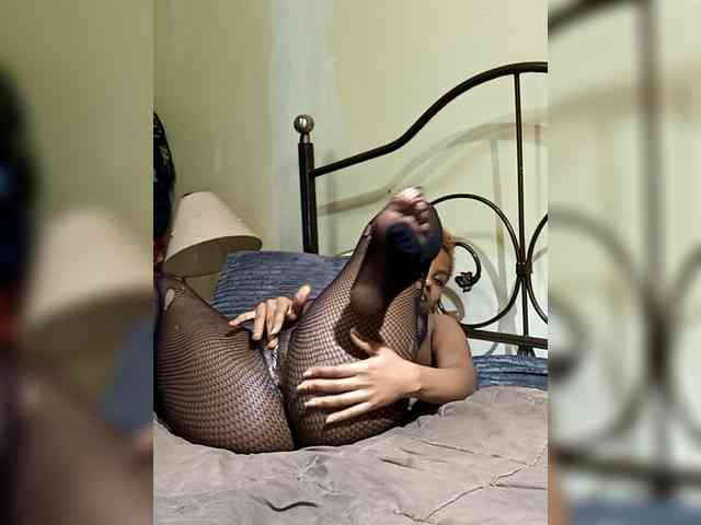 KissMeLuna webcam