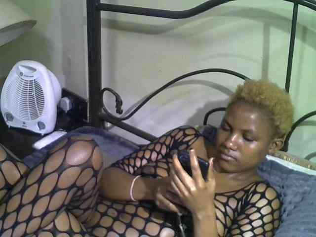 KissMeLuna webcam