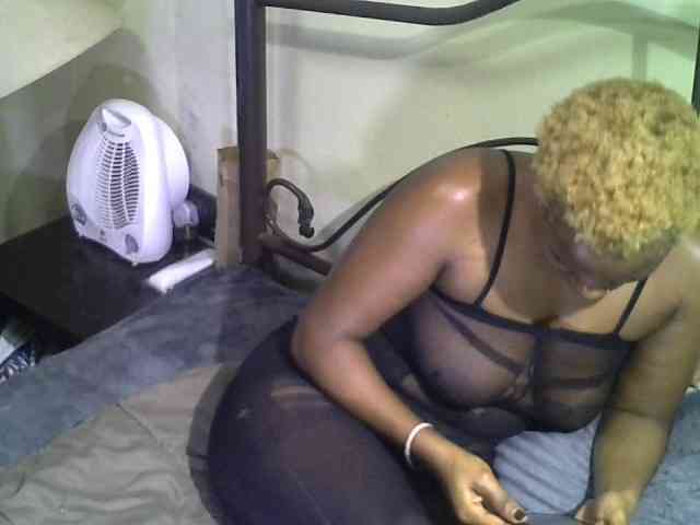 KissMeLuna webcam