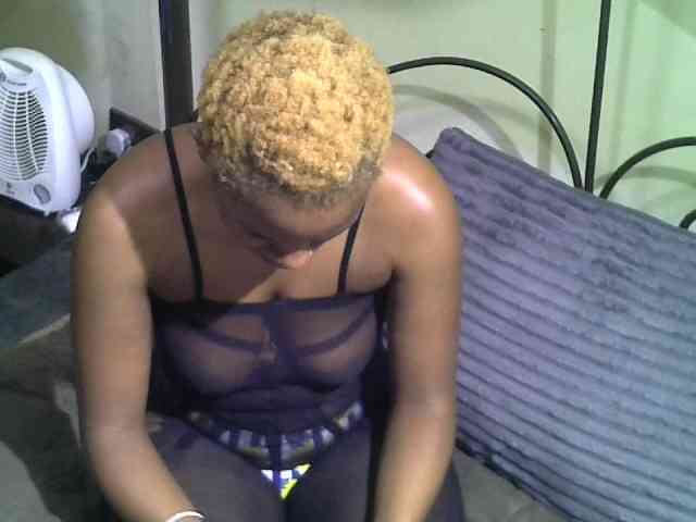 KissMeLuna webcam