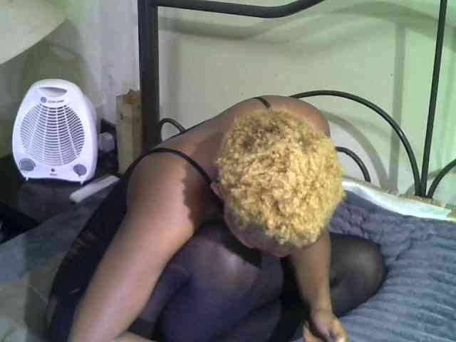 KissMeLuna webcam