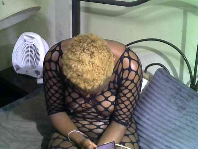 KissMeLuna webcam