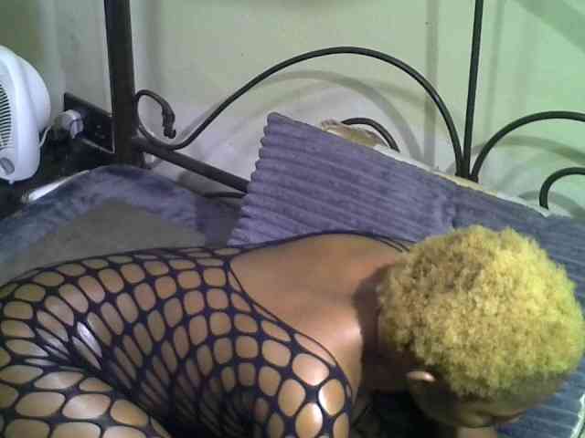 KissMeLuna webcam