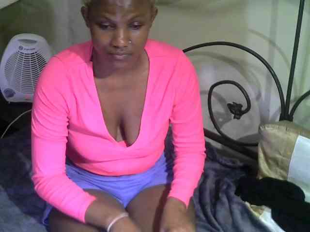 KissMeLuna webcam