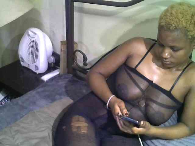 KissMeLuna webcam