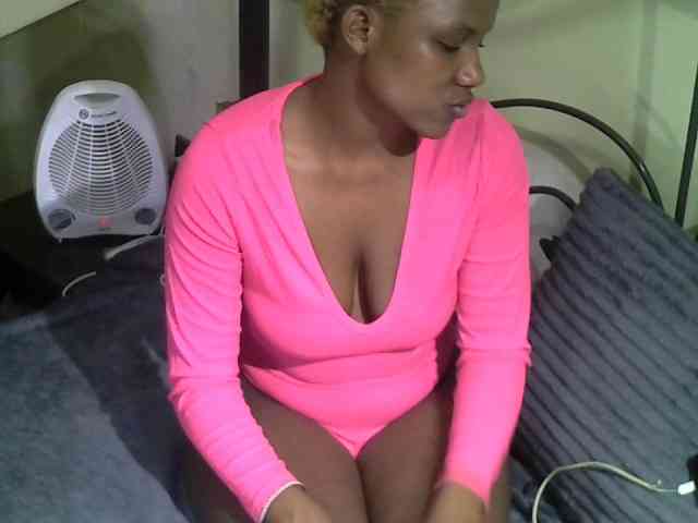 KissMeLuna webcam