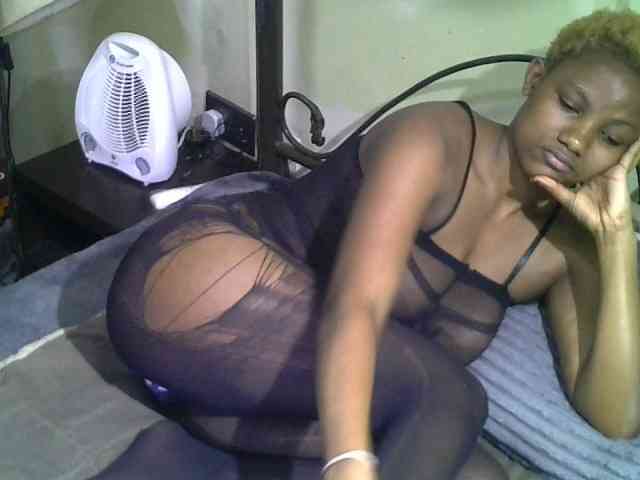KissMeLuna webcam