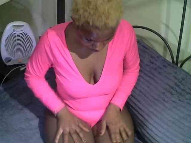 KissMeLuna webcam