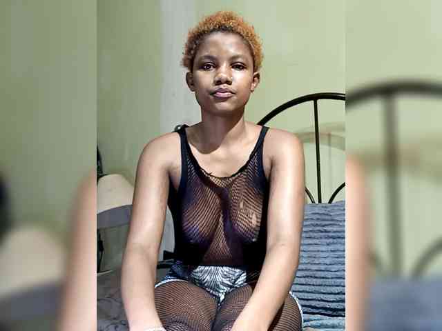 KissMeLuna webcam