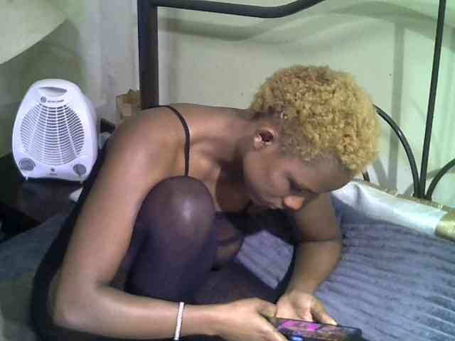 KissMeLuna webcam