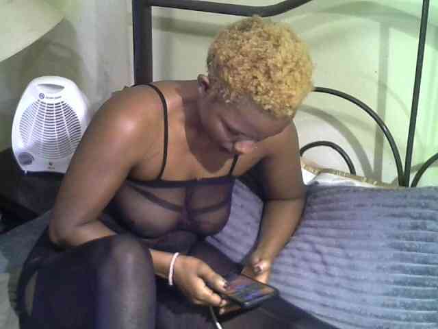KissMeLuna webcam