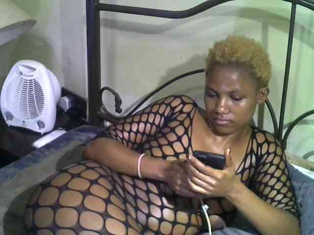KissMeLuna webcam