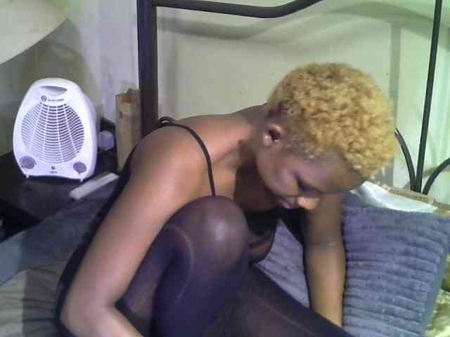 KissMeLuna webcam