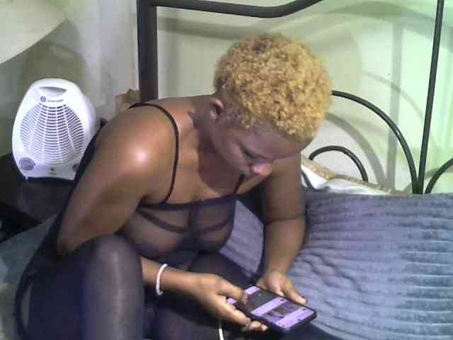 KissMeLuna webcam