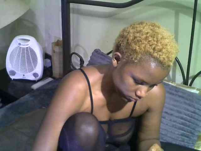 KissMeLuna webcam