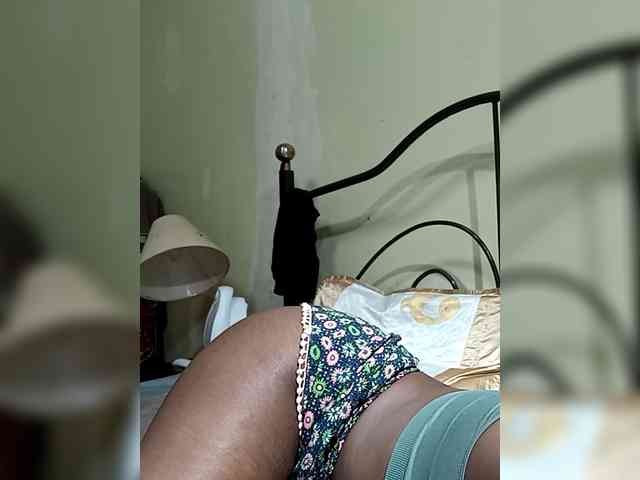 KissMeLuna webcam