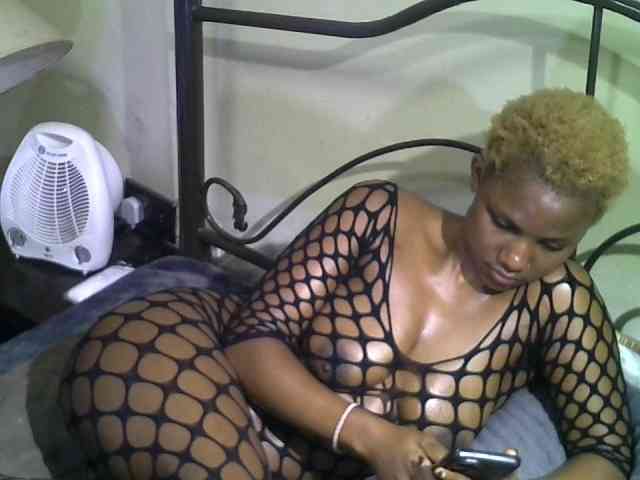 KissMeLuna webcam