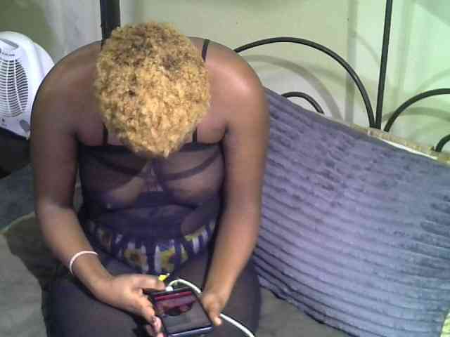 KissMeLuna webcam