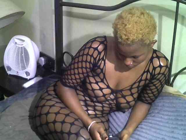 KissMeLuna webcam