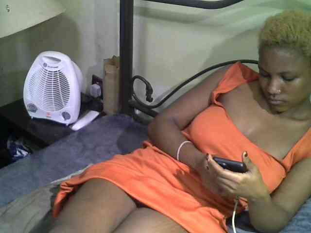 KissMeLuna webcam
