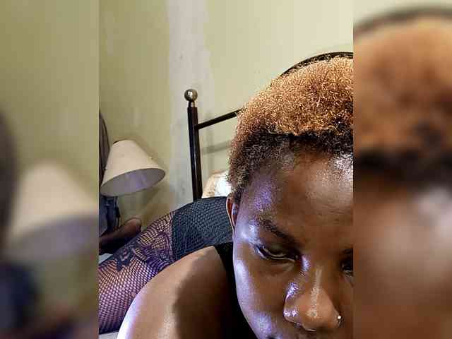 KissMeLuna webcam