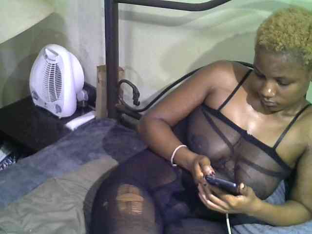 KissMeLuna webcam