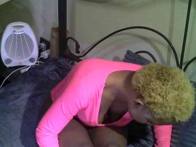 KissMeLuna webcam