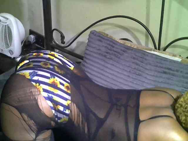 KissMeLuna webcam