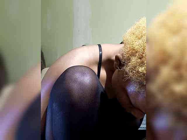 KissMeLuna webcam