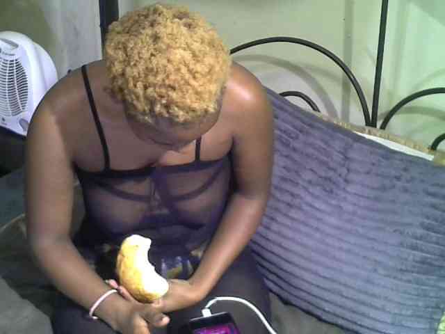KissMeLuna webcam