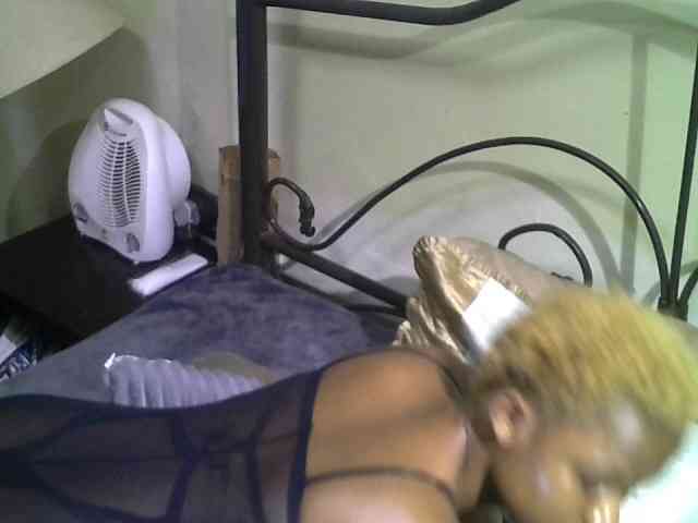 KissMeLuna webcam