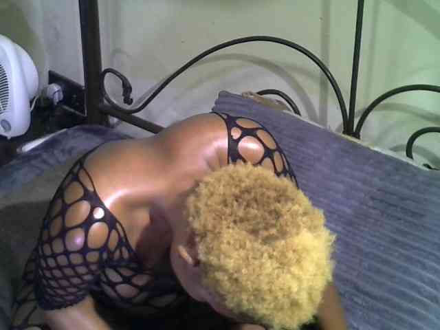 KissMeLuna webcam