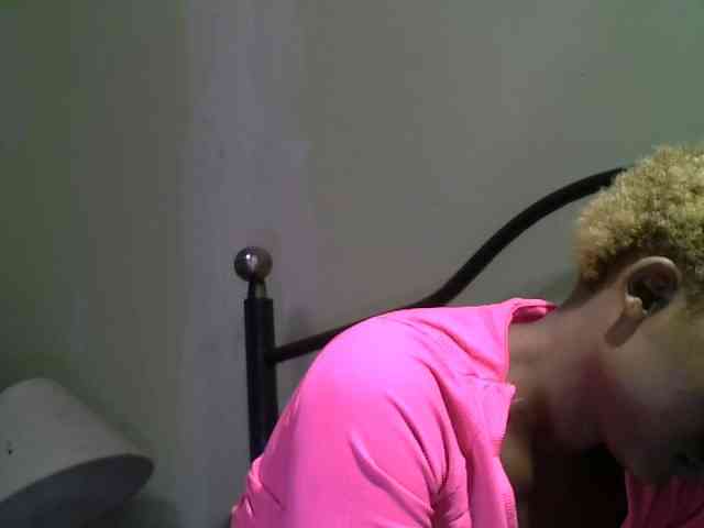 KissMeLuna webcam