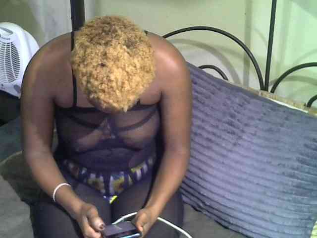 KissMeLuna webcam