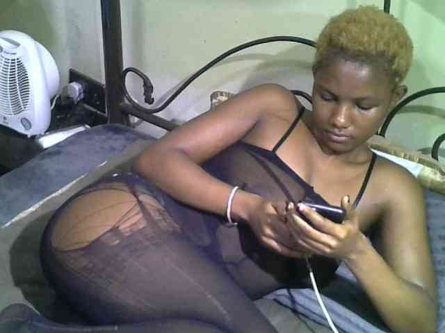 KissMeLuna webcam