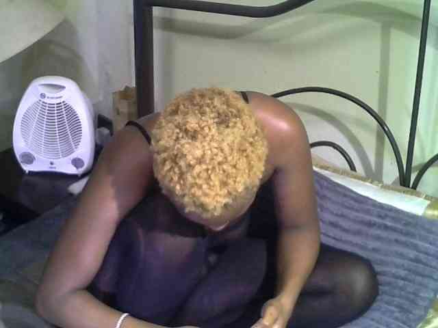 KissMeLuna webcam
