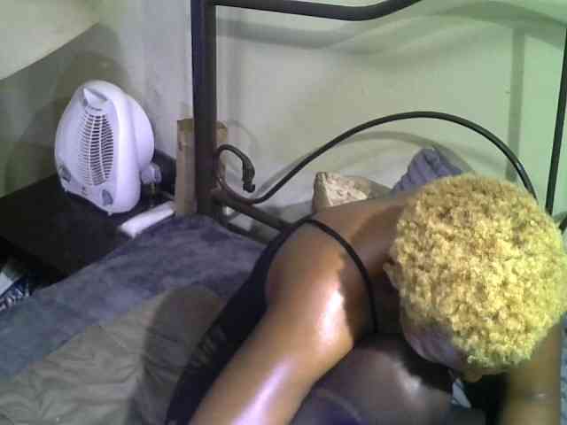 KissMeLuna webcam